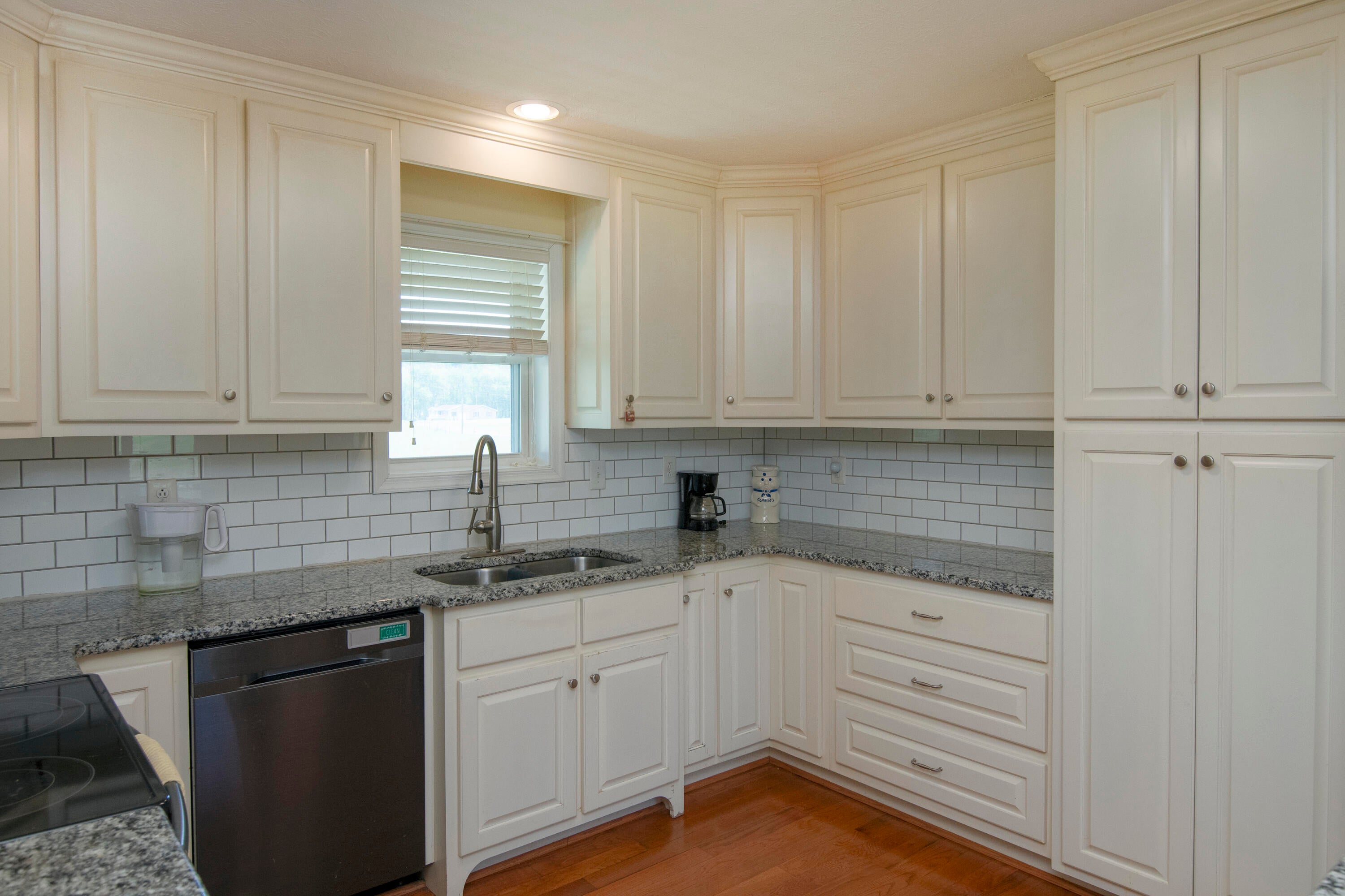 5882 Lockbridge Road Meadow Bridge, WV 25976 - Photo 25 of 68 Kitchen