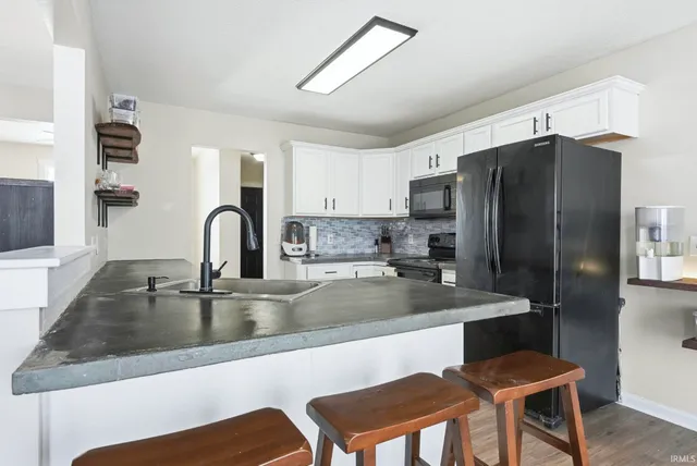 $279,900 | 922 Honey Willow Boulevard, Huntertown, IN 46748