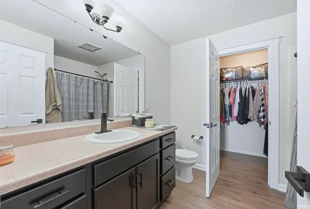 $279,900 | 922 Honey Willow Boulevard, Huntertown, IN 46748