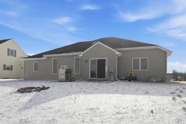 $279,900 | 922 Honey Willow Boulevard, Huntertown, IN 46748