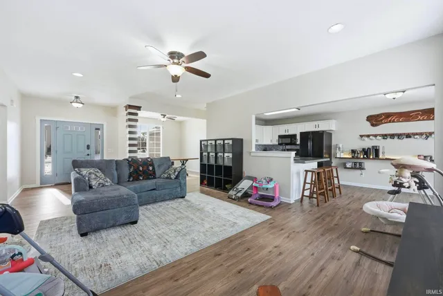 $279,900 | 922 Honey Willow Boulevard, Huntertown, IN 46748