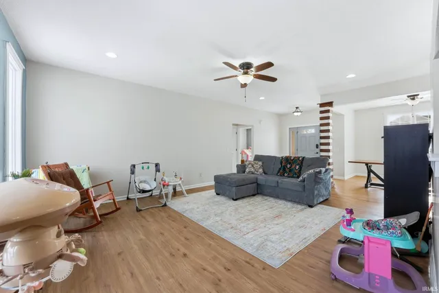 $279,900 | 922 Honey Willow Boulevard, Huntertown, IN 46748