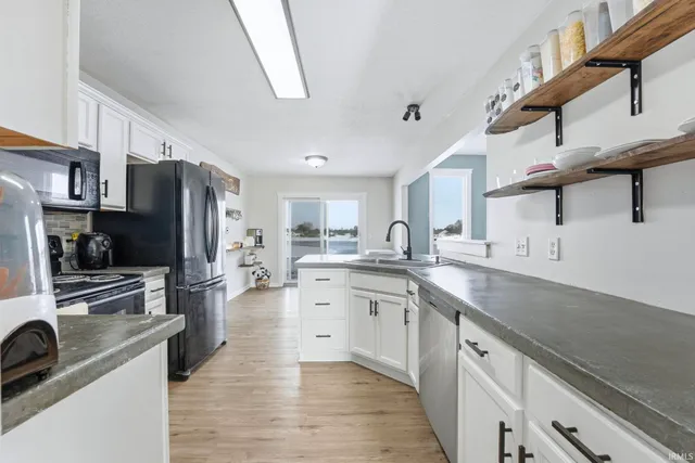 $279,900 | 922 Honey Willow Boulevard, Huntertown, IN 46748