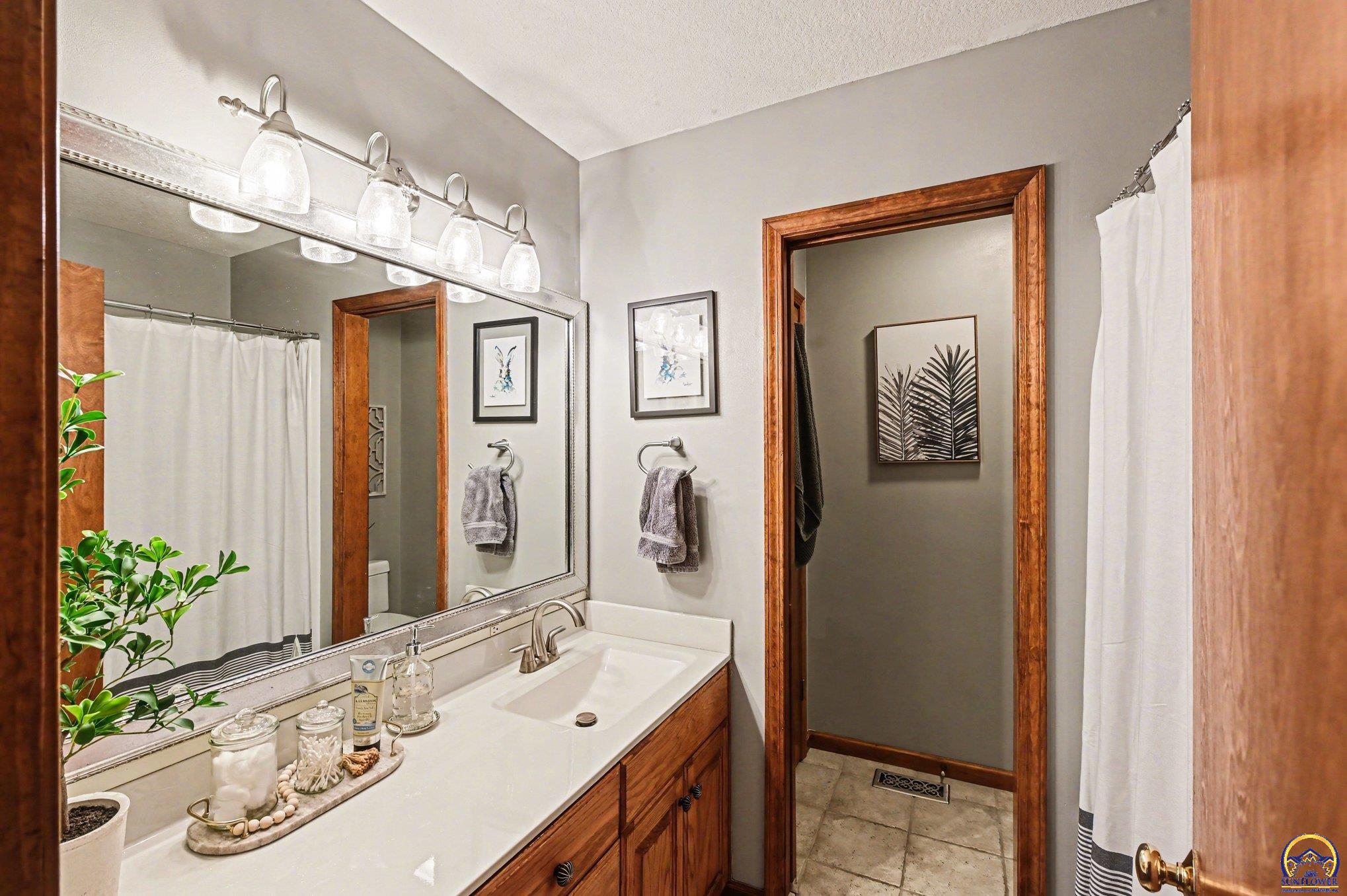 6033 Southwest 39th Street Topeka, KS 66610 - Photo 13 of 36