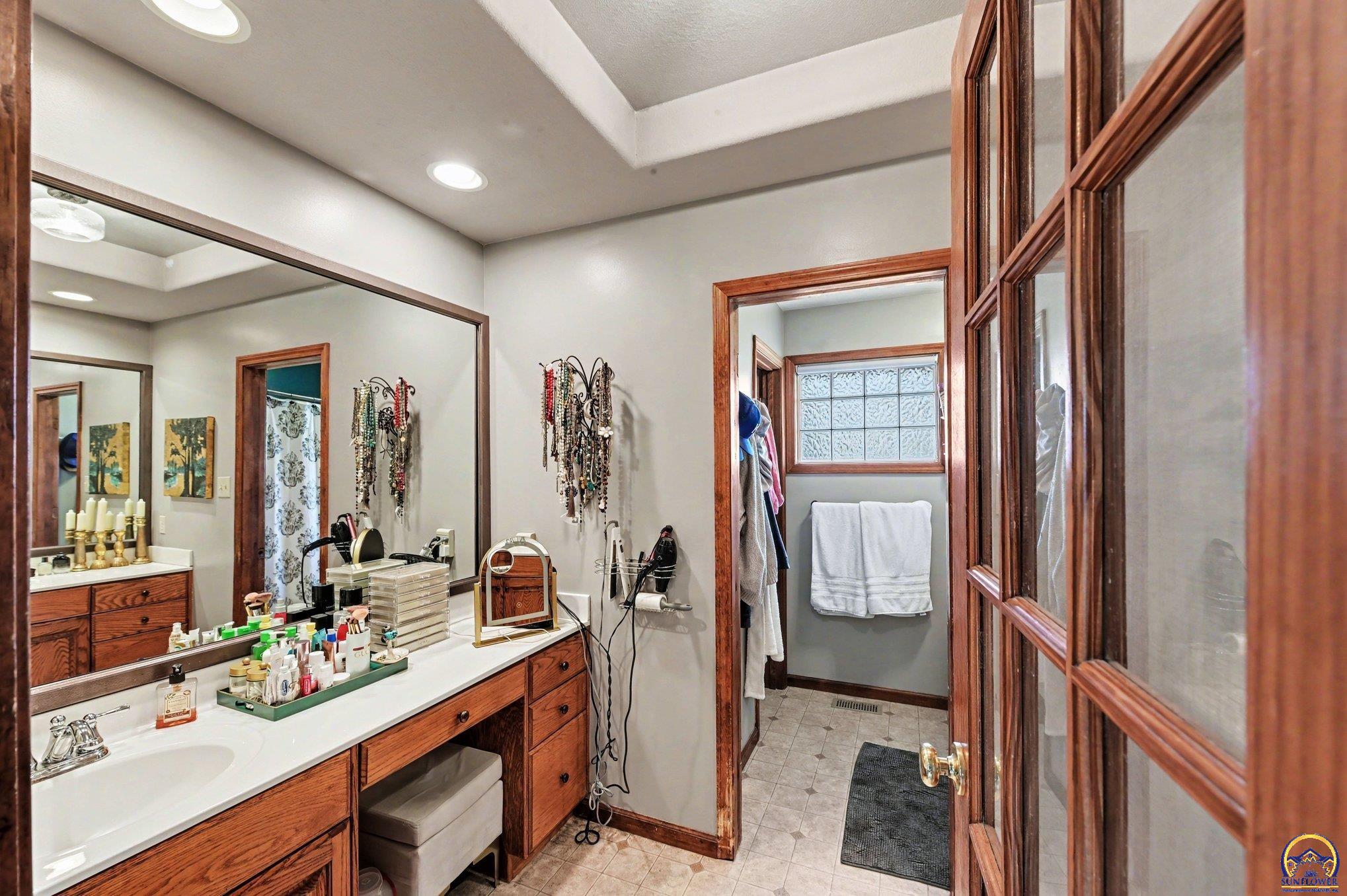 6033 Southwest 39th Street Topeka, KS 66610 - Photo 19 of 36