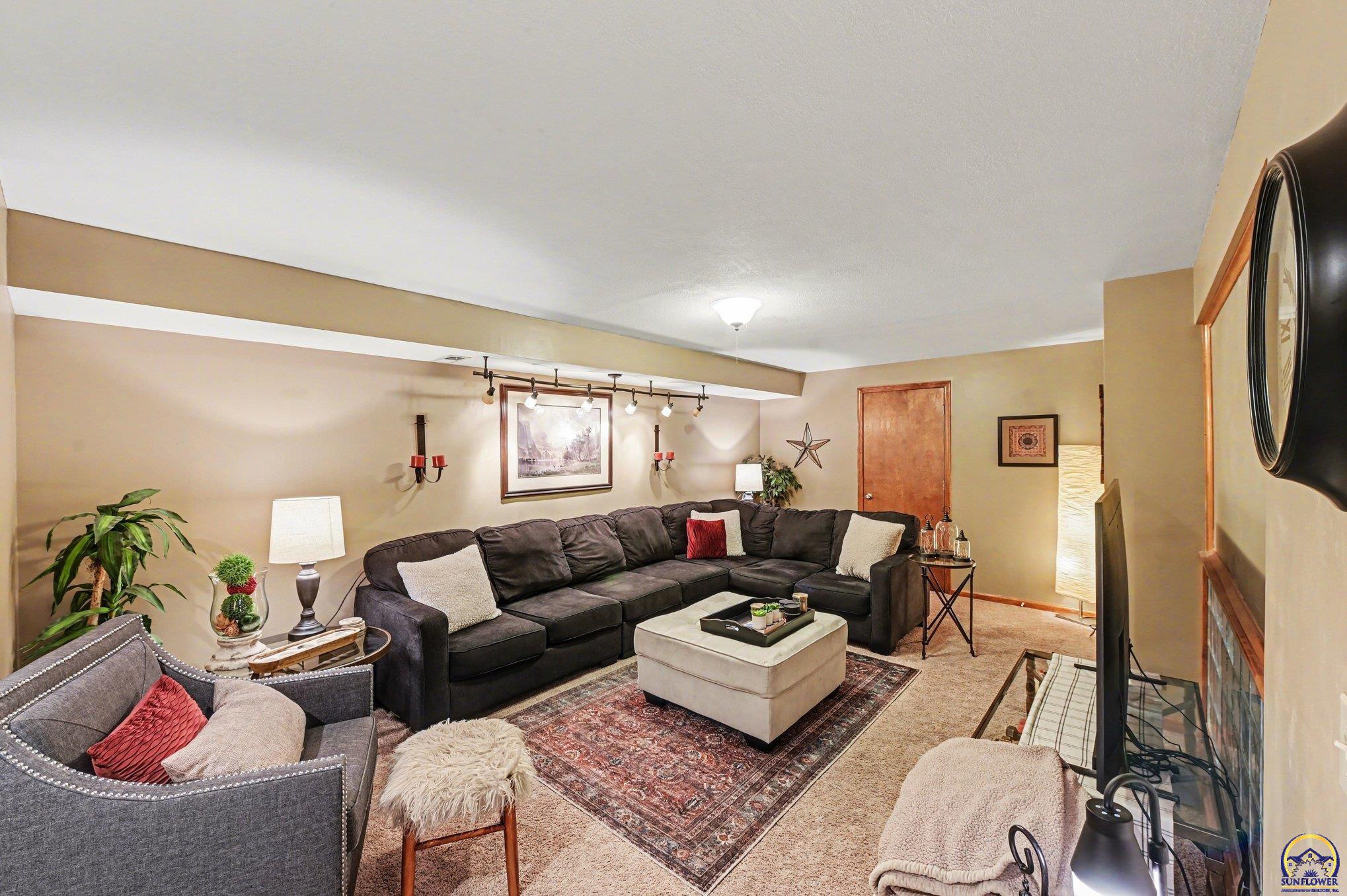 6033 Southwest 39th Street Topeka, KS 66610 - Photo 24 of 36