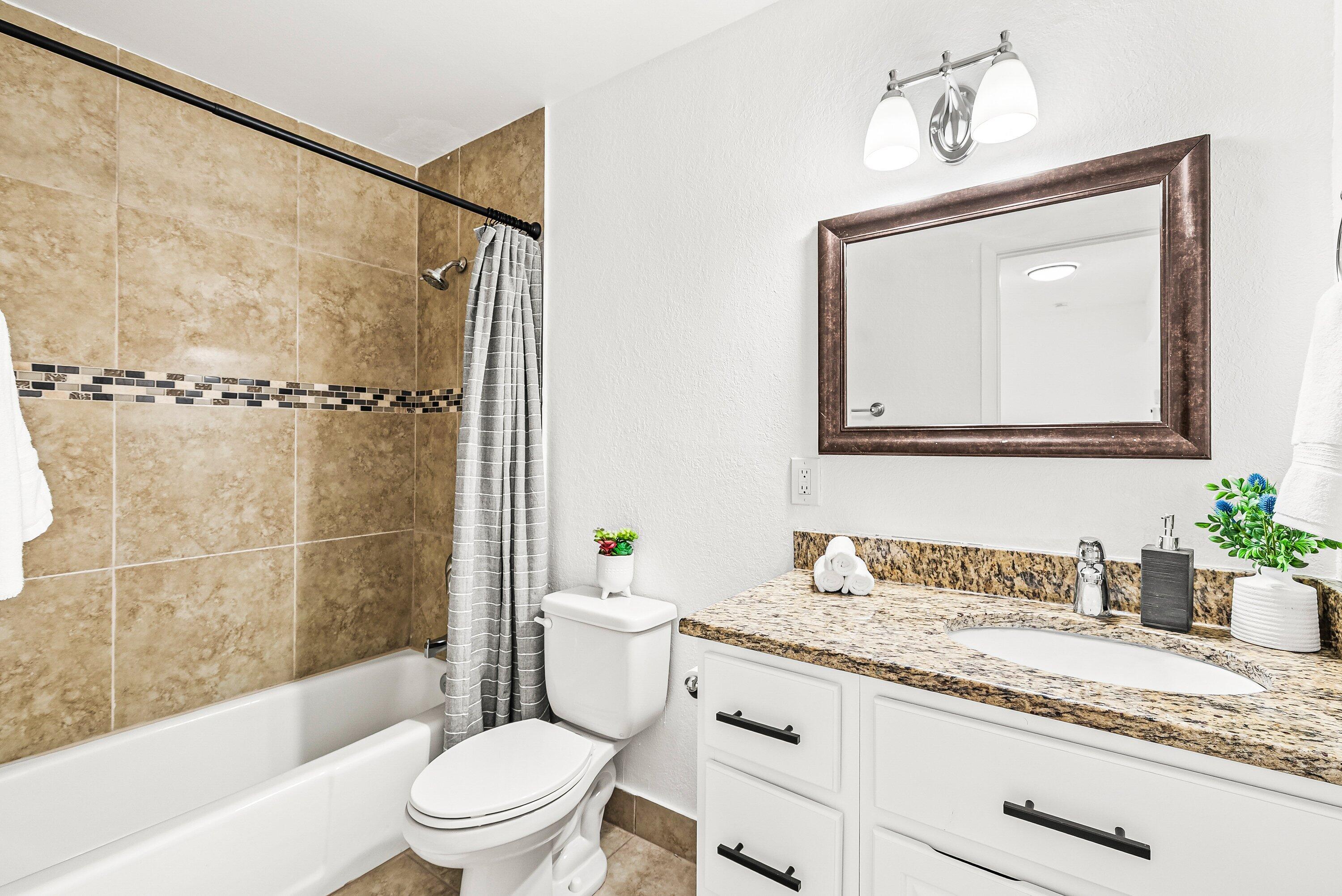 17 Fayette Drive Ocean Ridge, FL 33435 - Photo 25 of 40 Guest Bathroom