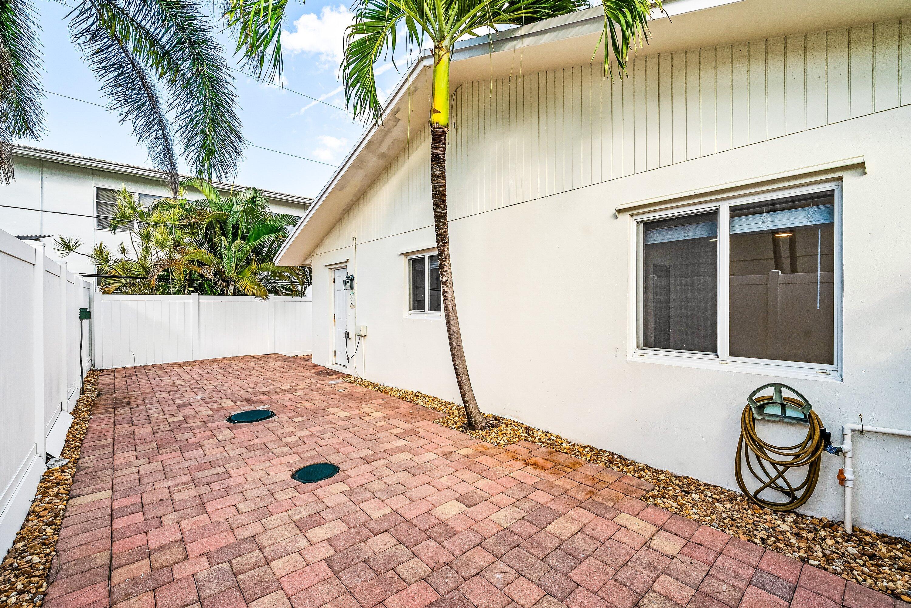 17 Fayette Drive Ocean Ridge, FL 33435 - Photo 26 of 40 Fenced-In Backyard