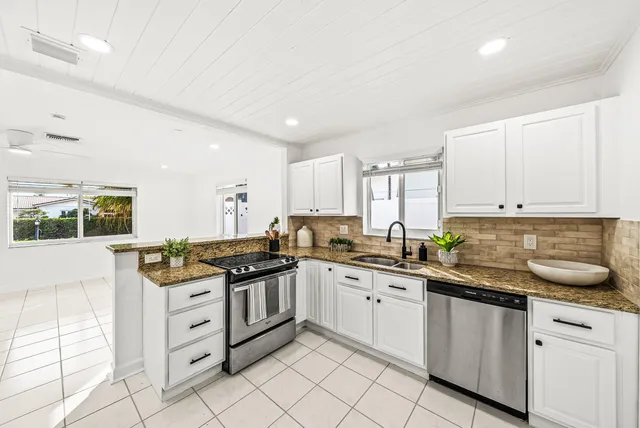 $3,700 | 17 Fayette Drive, Ocean Ridge, FL 33435