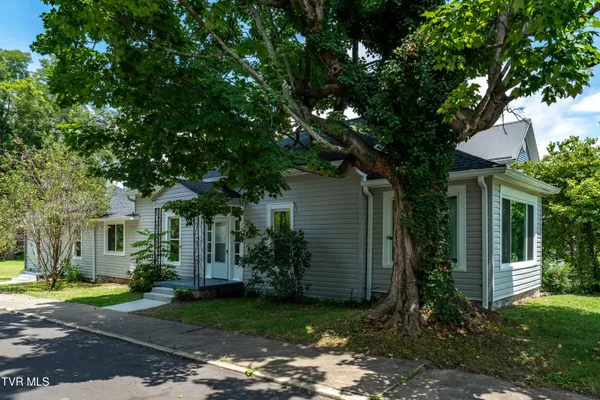 $359,500 | 1007 Spring Street, Johnson City, TN 37604