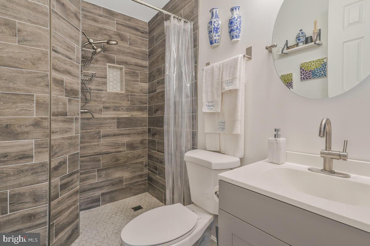 13111 Ripon Place Upper Marlboro, MD 20772 - Photo 20 of 32 a bathroom with a sink a toilet and shower