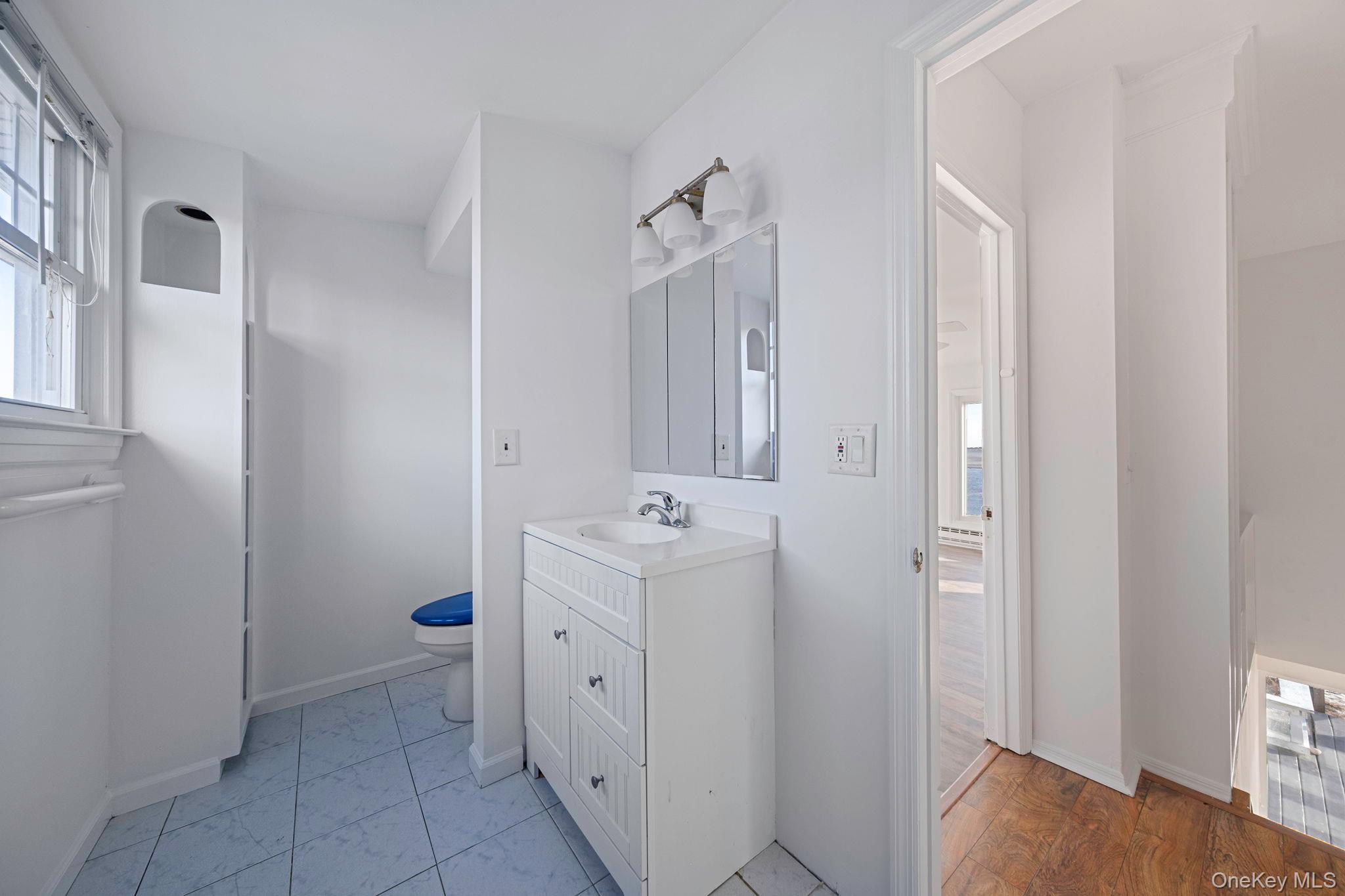 116 Oak Beach Road Babylon, NY 11702 - Photo 22 of 37 a bathroom with a bathtub sink and mirror