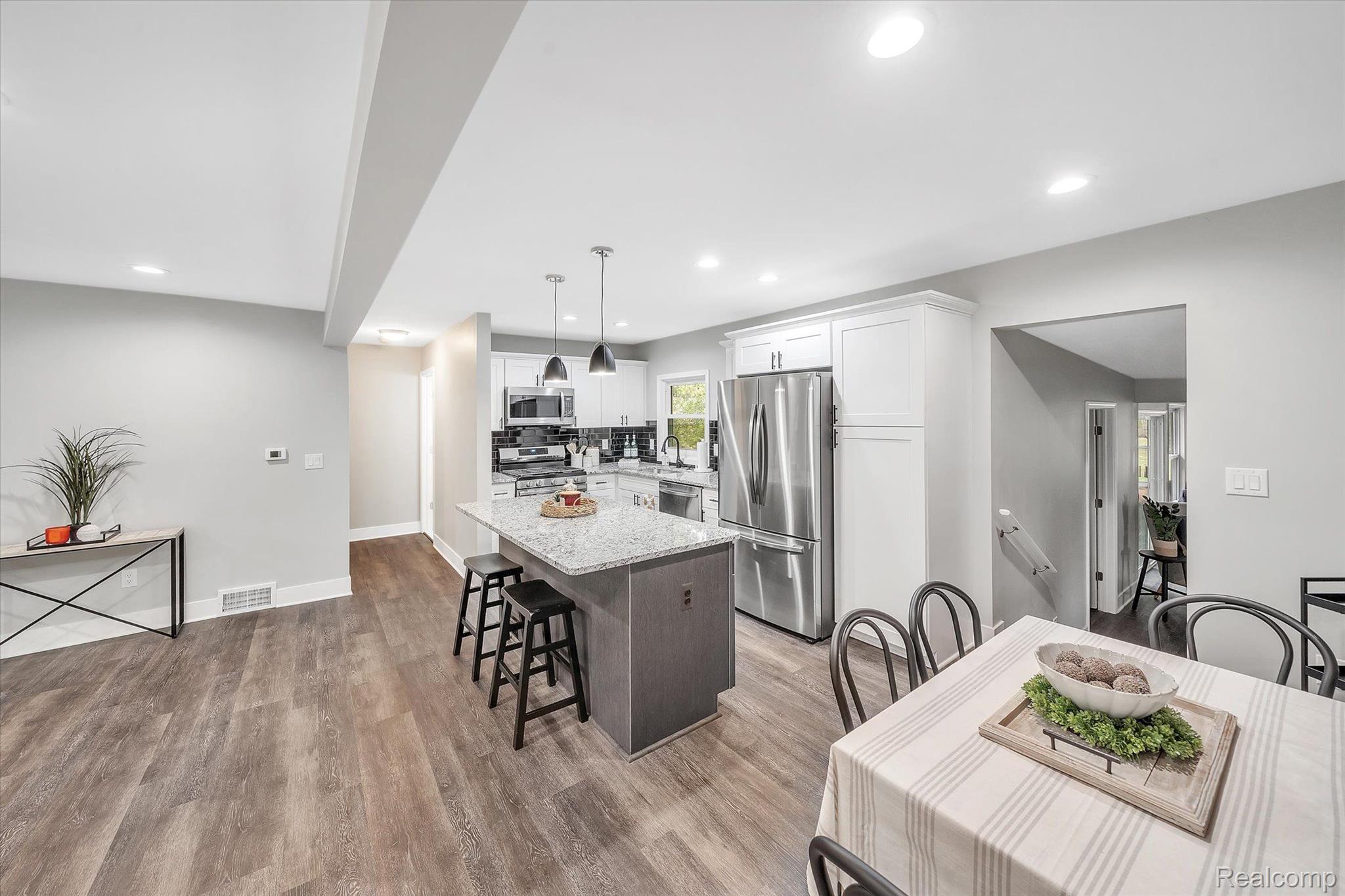 810 Pleasant Ridge Lake Orion, MI 48362 - Photo 9 of 41 Gallery Image 9