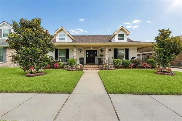 $319,500 | 2804 Moss Lane, Violet, LA 70092