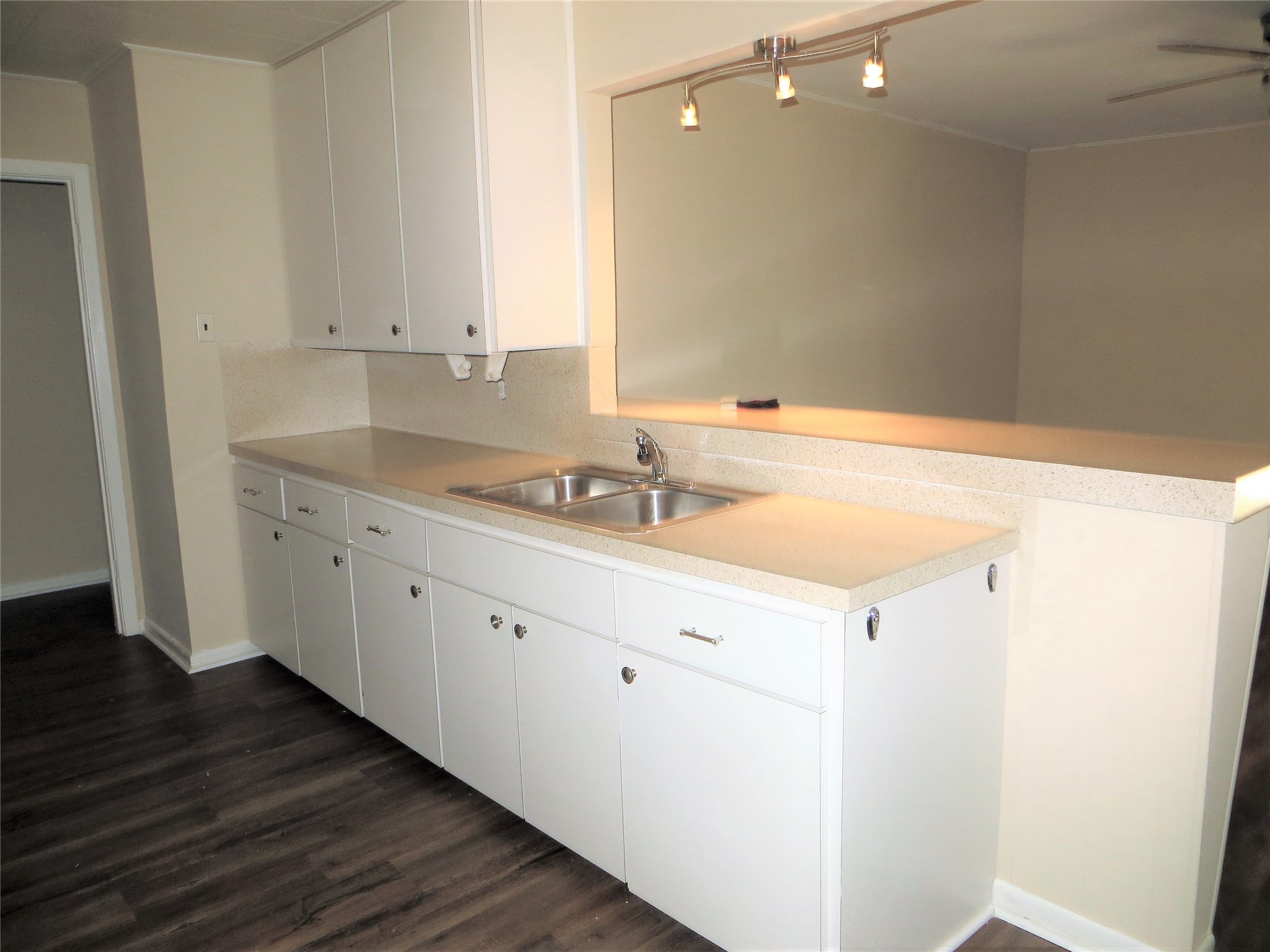 2809 Rosadele Street La Marque, TX 77568 - Photo 9 of 33 Updated kitchen for the chef in the house