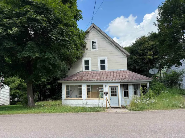 $129,000 | 504 West South Avenue, Houghton, MI 49931