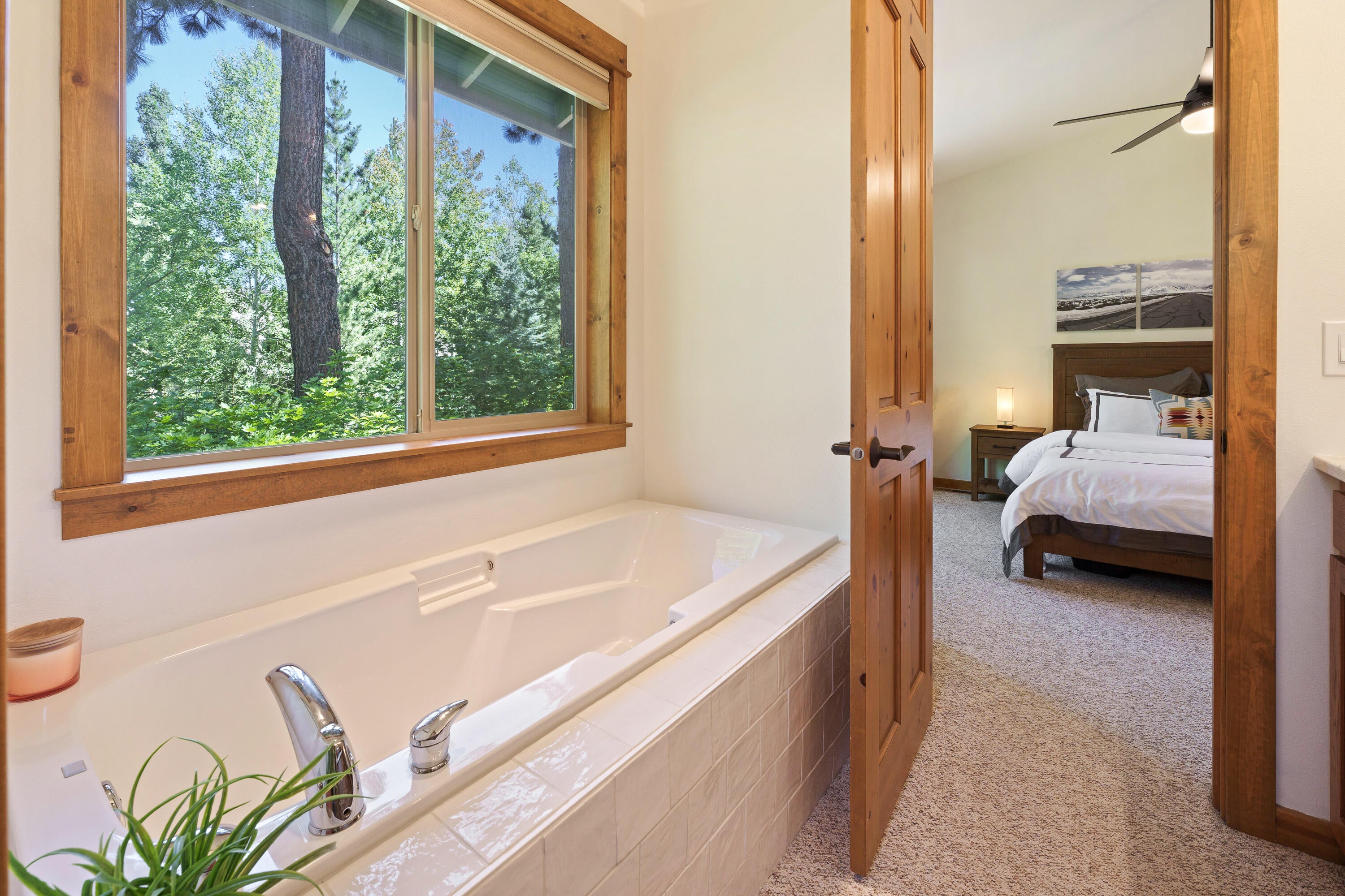 60811 Goldenwood Loop Bend, OR 97702 - Photo 29 of 51 Primary bathroom