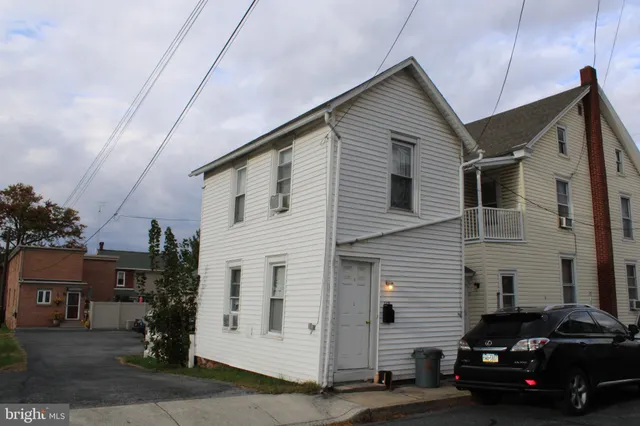 $850 | 148 Cherry Street, Ephrata, PA 17522