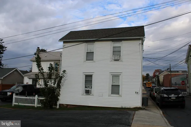 $850 | 148 Cherry Street, Ephrata, PA 17522