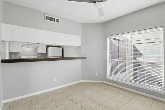 a view of empty room with window