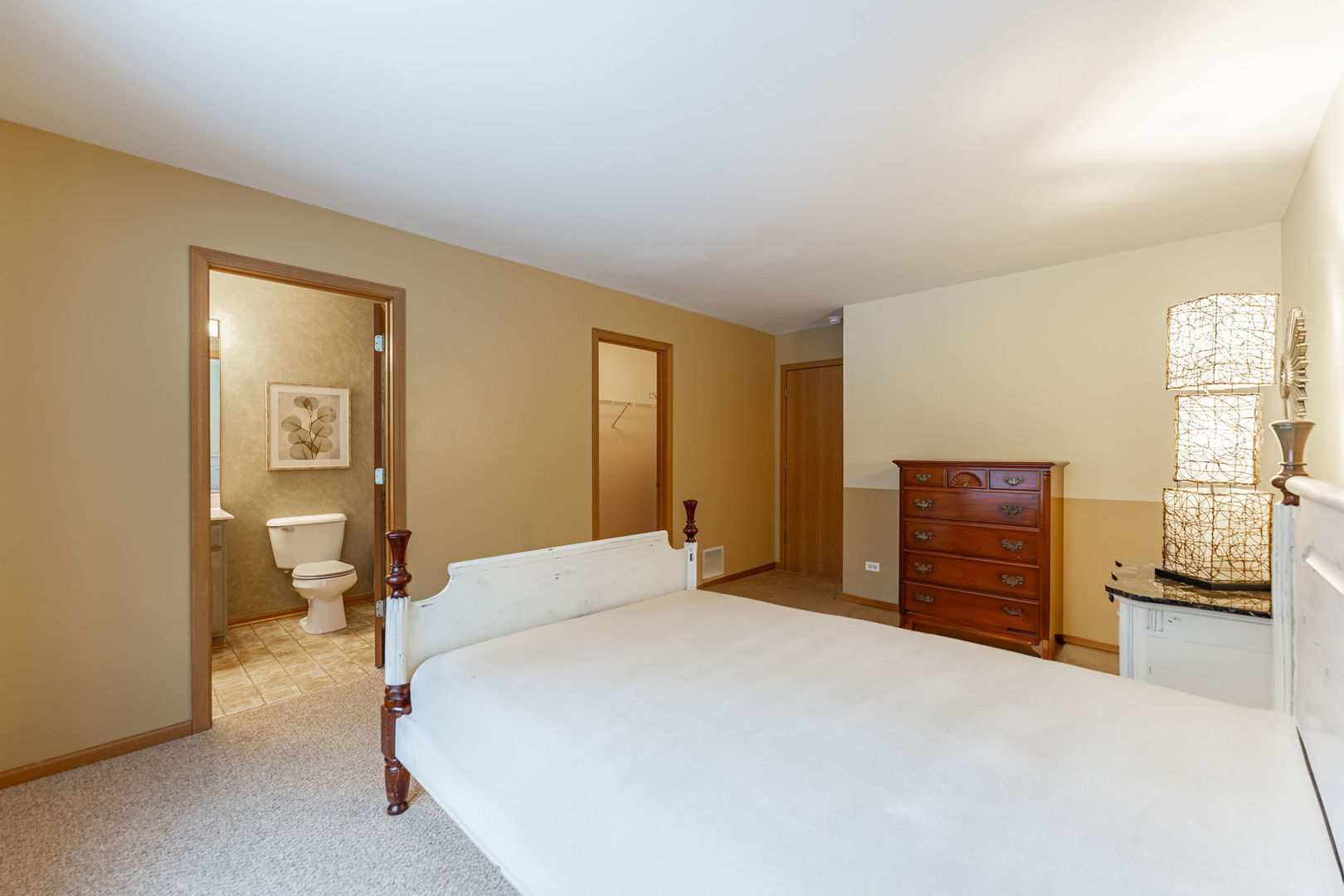 109 Shawnee Lane Harvard, IL 60033 - Photo 11 of 34 a bedroom with a bed and wooden floor