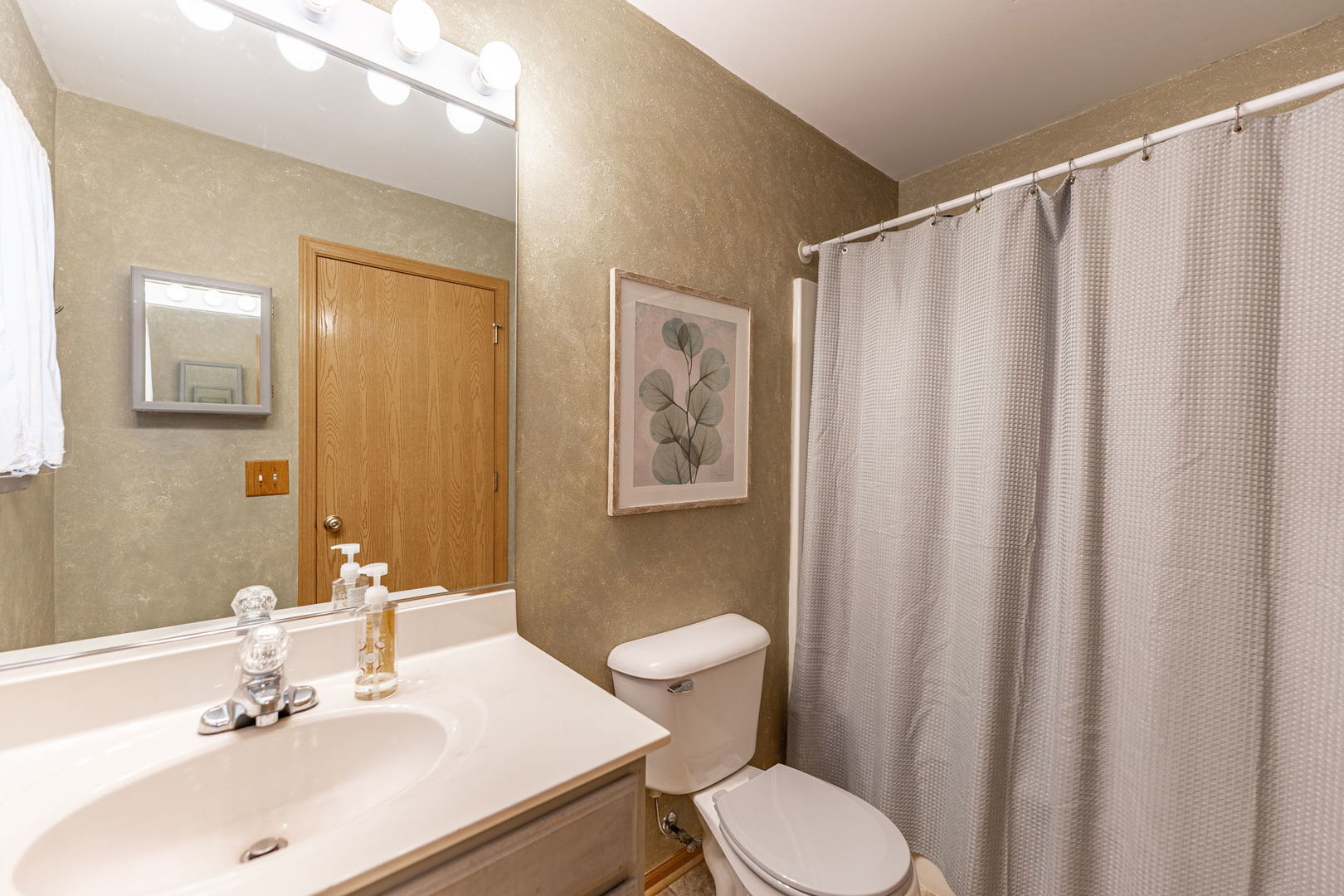 109 Shawnee Lane Harvard, IL 60033 - Photo 13 of 34 a bathroom with a sink a mirror and a toilet