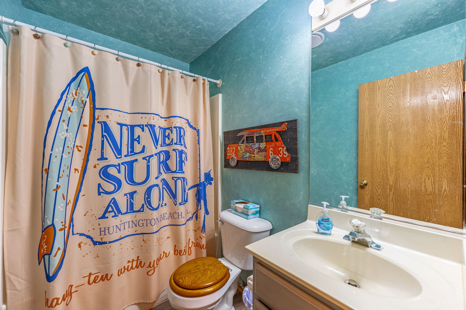 109 Shawnee Lane Harvard, IL 60033 - Photo 18 of 34 a bathroom with a sink and a mirror