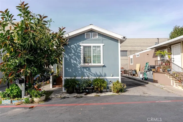 $170,000 | 10471 Glenoaks Boulevard, Unit 52, Pacoima, CA 91331