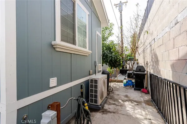 $155,000 | 10471 Glenoaks Boulevard, Unit 52, Pacoima, CA 91331