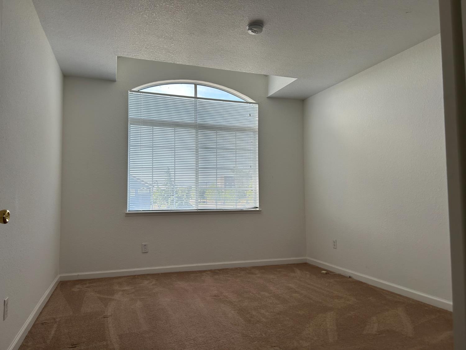 1981 West Kavanagh Avenue Tracy, CA 95376 - Photo 8 of 21 an empty room with a empty space and a window