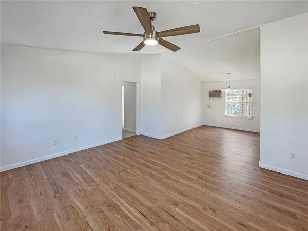 $1,350 | 11914 Kingslake Forest Drive, Houston, TX 77044