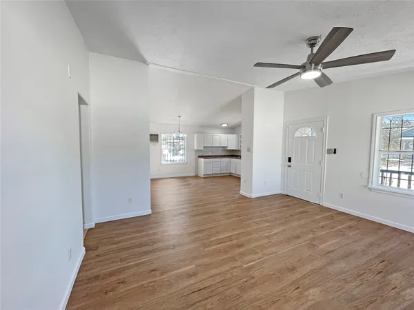 $1,350 | 11914 Kingslake Forest Drive, Houston, TX 77044