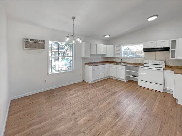 $1,350 | 11914 Kingslake Forest Drive, Houston, TX 77044
