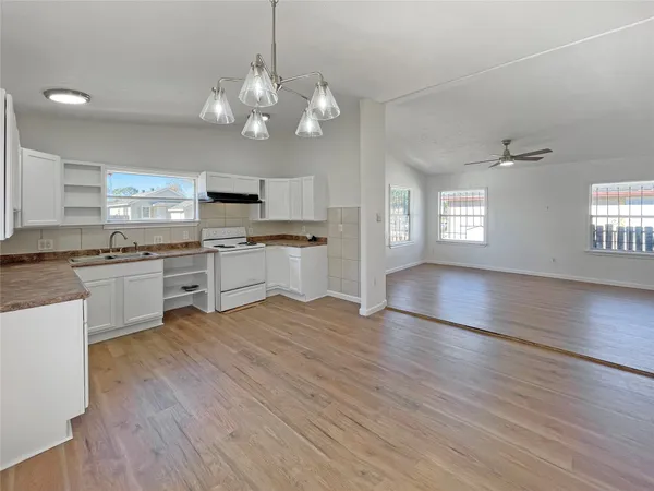 $1,350 | 11914 Kingslake Forest Drive, Houston, TX 77044