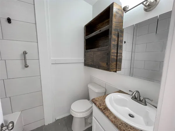 $1,350 | 11914 Kingslake Forest Drive, Houston, TX 77044
