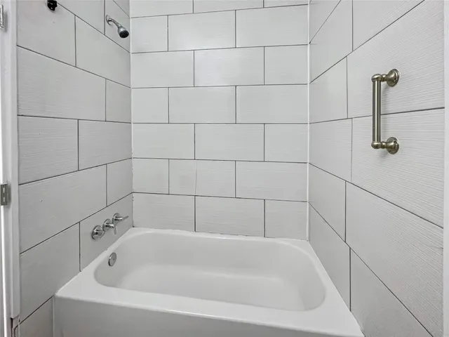 $1,500 | 11914 Kingslake Forest Drive, Houston, TX 77044