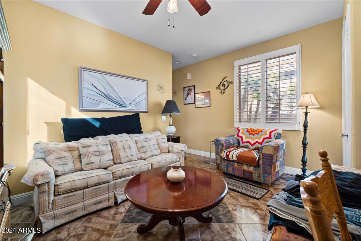 2116 West Harwell Rd. Phoenix, AZ 85041 - Photo 15 of 40 14-Family Room