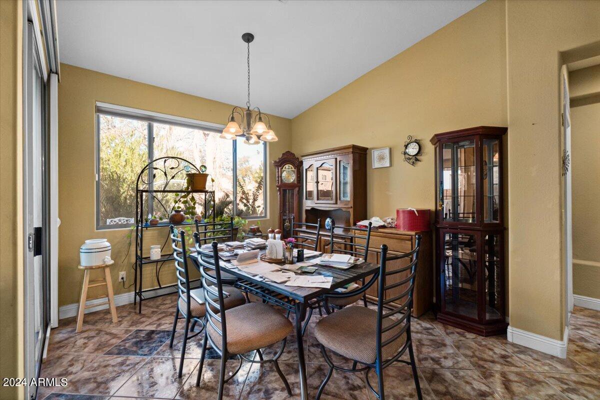 2116 West Harwell Rd. Phoenix, AZ 85041 - Photo 19 of 40 18-Dining