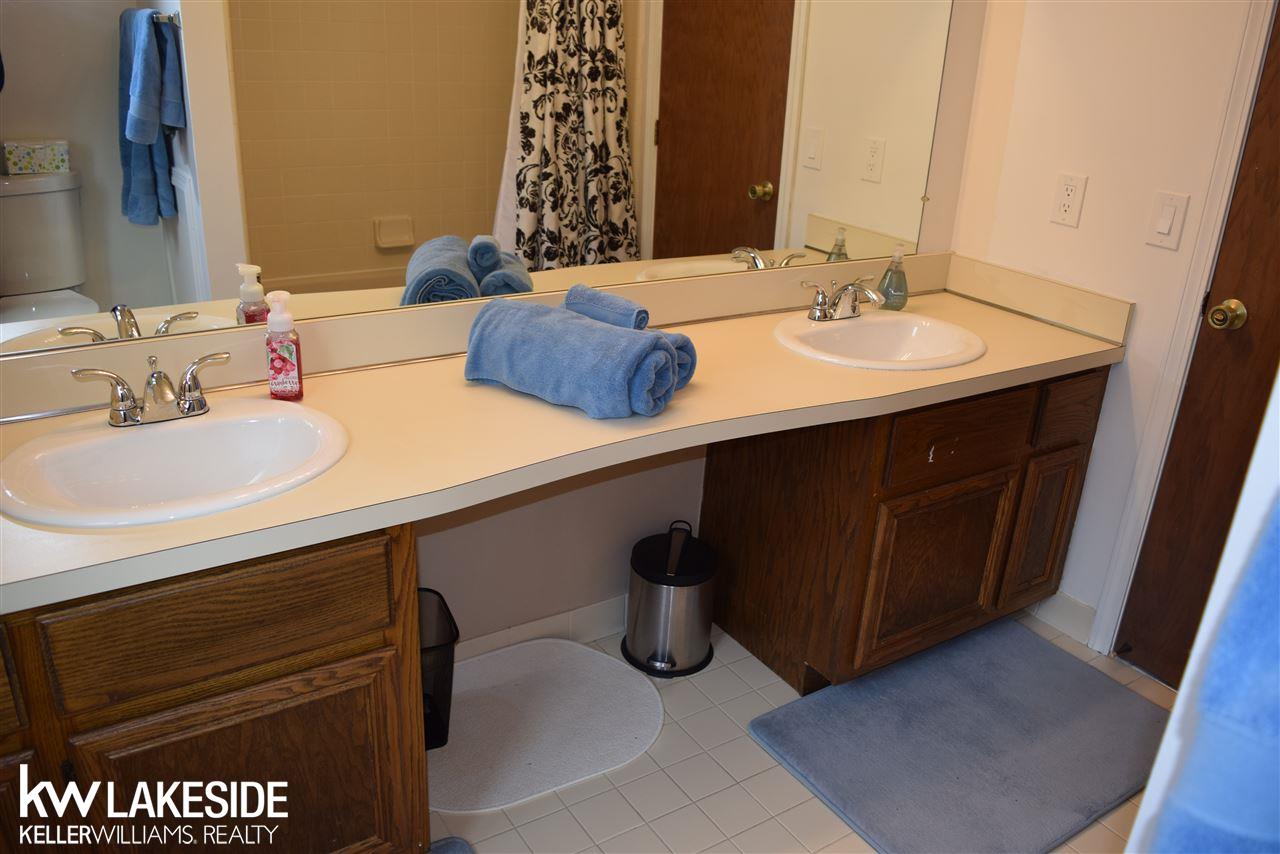 3199 Salem Drive Rochester, MI 48306 - Photo 51 of 64 31315844-50.JPG