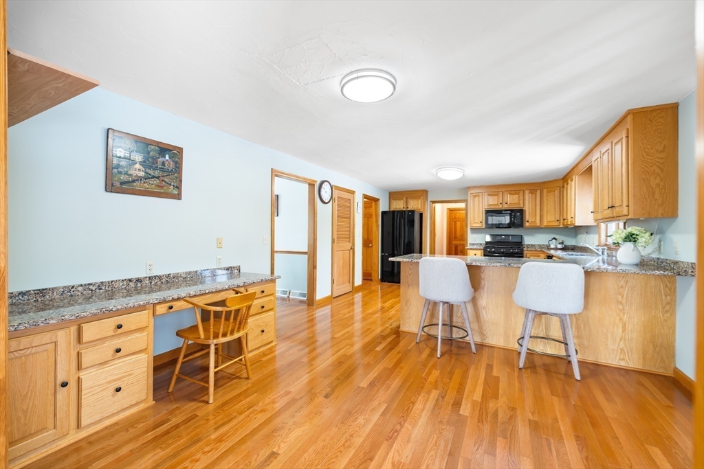 146 East Union Street Ashland, MA 01721 - Photo 8 of 41