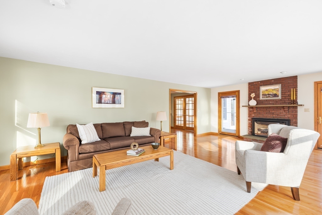 146 East Union Street Ashland, MA 01721 - Photo 9 of 41