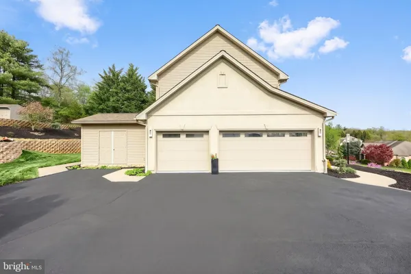 $589,900 | 2252 Spangler Circle, York, PA 17406
