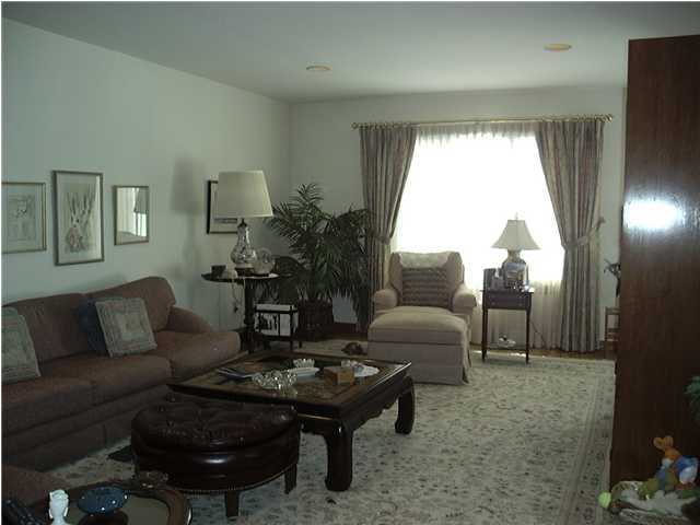 674 West Fingerboard Road Staten Island, NY 10305 - Photo 4 of 9 Additional Photo