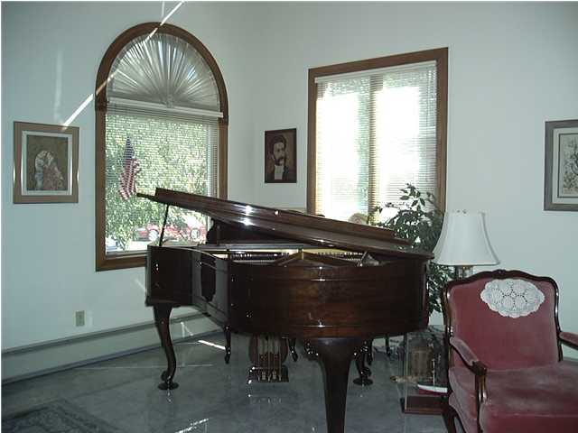 674 West Fingerboard Road Staten Island, NY 10305 - Photo 7 of 9 Additional Photo