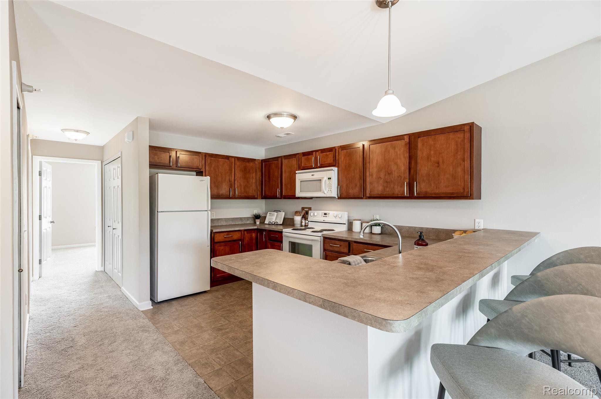 404 Hilton Road, Unit 104 Ferndale, MI 48220 - Photo 15 of 25 15.Kitchen