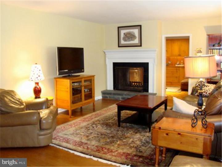 709 Hamilton Road Bryn Mawr, PA 19010 - Photo 7 of 18 Living Room