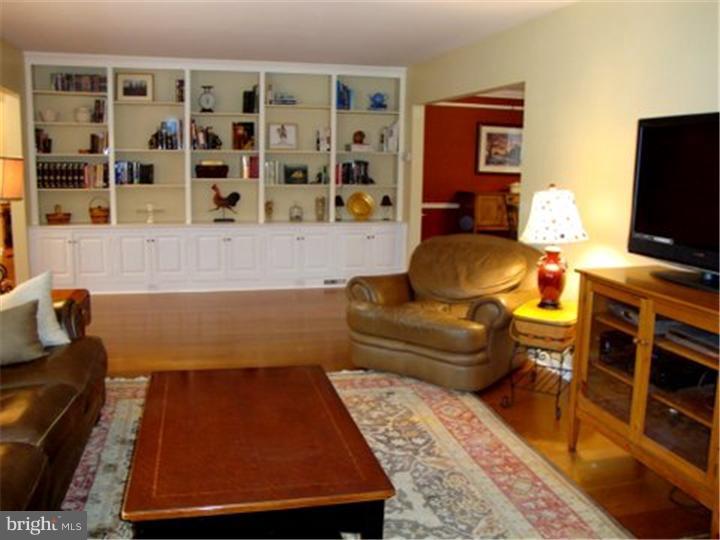 709 Hamilton Road Bryn Mawr, PA 19010 - Photo 8 of 18 Living Room