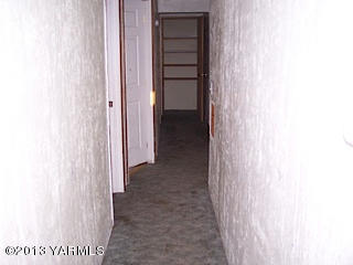 3900 Progressive Road Wapato, WA 98951 - Photo 11 of 14 a view of a hallway