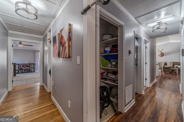 a view of a livingroom with furniture and a ceiling fan
