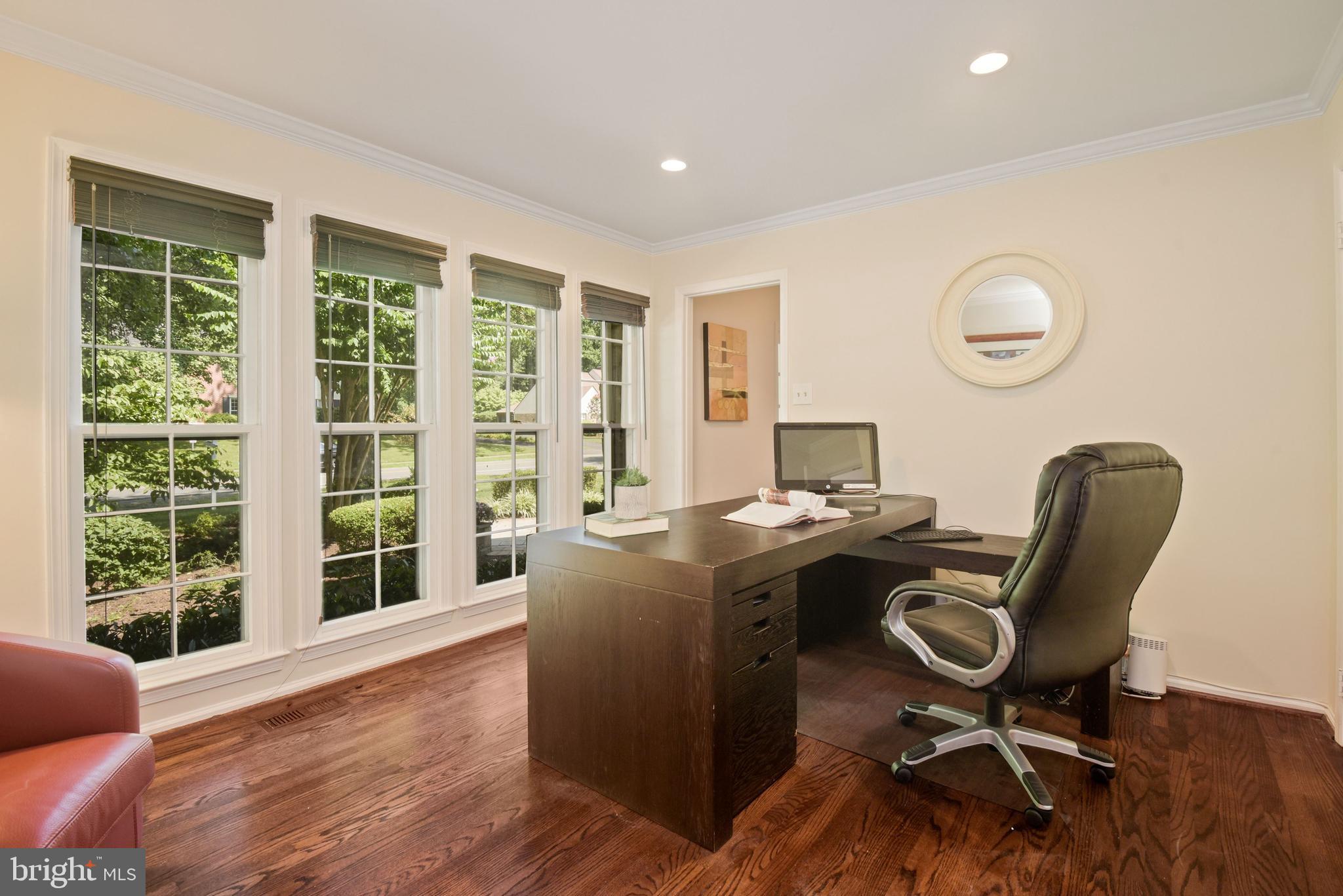 902 Ridge Drive McLean, VA 22101 - Photo 14 of 41 Main Level Office